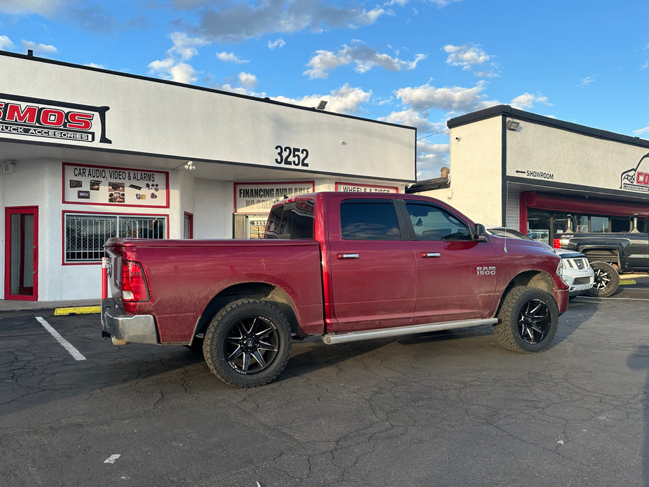 2 inch leveling kit | 2012-2018 Ram 1500 4WD | Rough Country | Loaded struts