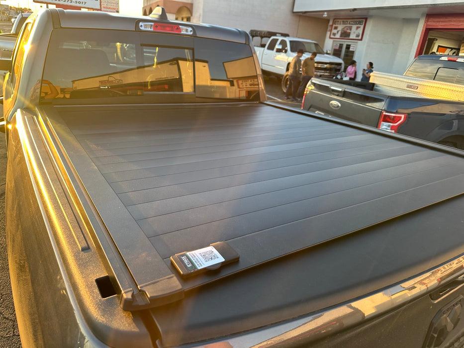 Retrax Pro XR bed cover| 2009-2014 Ford F150 5.5ft bed crew cab | bed cover