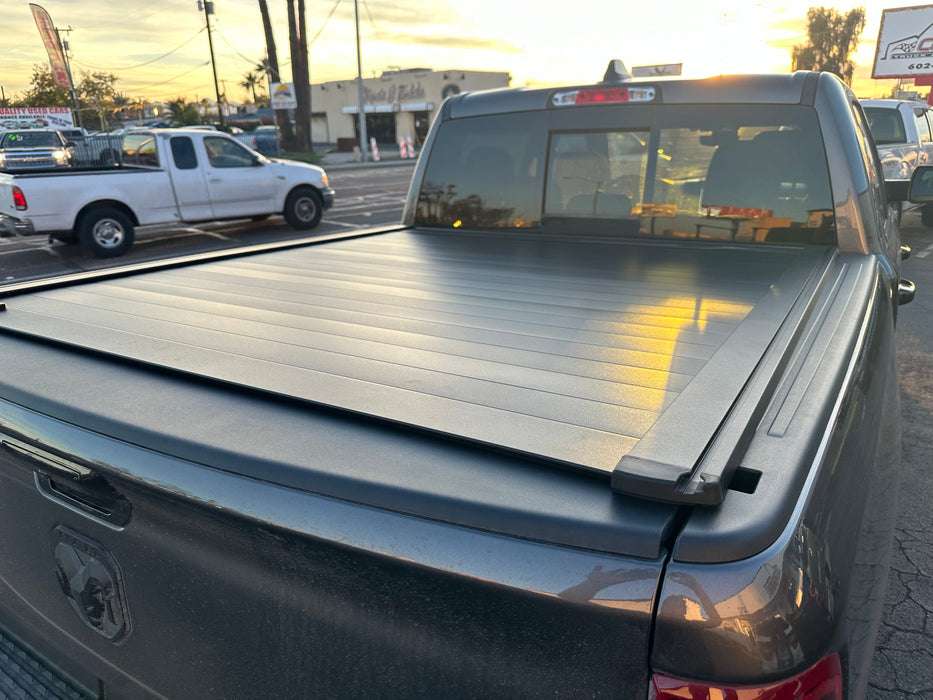 Retrax Pro XR bed cover| 2009-2014 Ford F150 5.5ft bed crew cab | bed cover