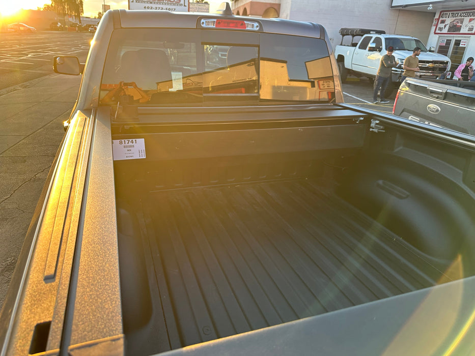 Retrax Pro XR bed cover| 2009-2014 Ford F150 5.5ft bed crew cab | bed cover